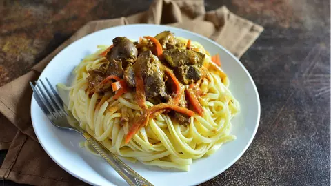 Cum prepari cele mai gustoase spaghete cu ficăței?  Sigur nu le-ai gătit niciodată în această combinație