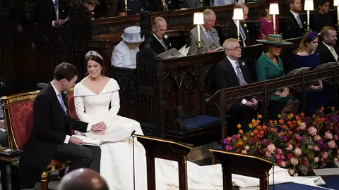 Cum s-au îmbrăcat Ducesele Kate Middleton și Meghan Markle la nunta Prințesei Eugenie