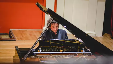 100% BEETHOVEN – Imperialul și Pastorala –  sub bagheta dirijorului american RYAN BANCROFT, la Sala Radio!