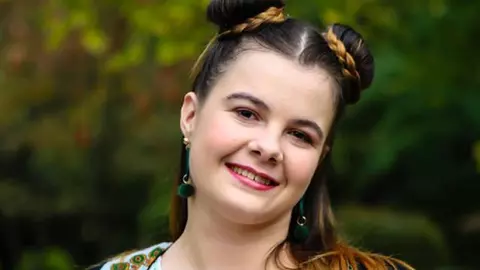 Lorelai Moșneguțu a împlinit 16 ani! Cum a fost sărbătorită de cei dragi?