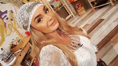 Cine a ajutat-o pe cântăreața de muzică populară Maria Constantin să avanseze în carieră