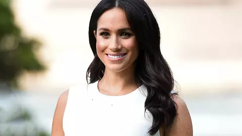 Meghan Markle nu se desparte niciodată de acest produs de înfrumusețare. Rezolvă aproape orice problemă și costă mai puțin decât crezi!