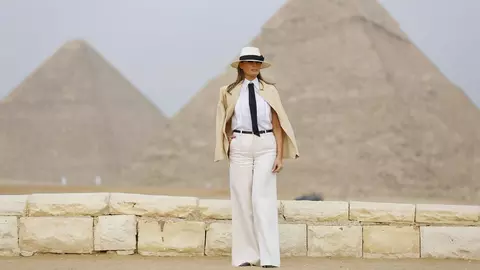 Melania Trump, apariție de senzație în Egipt. Ținuta pe care a adoptat-o a atras toate privirile