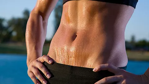 Abdomen plat: 5 serii de exerciții fizice care te ajută să arzi grăsimea de pe burtă