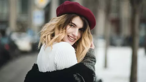 (P) Cum elimini tonurile de galben din par? Recomandari de la profesionisti