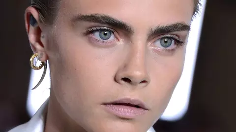 Ce ținută îndrăzneață a ales Cara Delevingne pentru nunta prințesei Eugenie cu Jack Brooksbank?