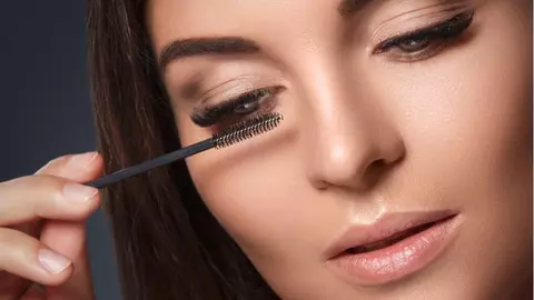 Așa poți obține gene voluminoase în doar câteva secunde. Trucul pe care trebuie să îl încerci!