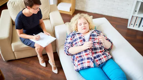 Cum te ajută hipnoza să slăbești. Singura metodă de slăbire care nu presupune niciun fel de restricție alimentară