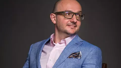 Reputatul chirurg estetician Ion Zegrea ne spune totul despre implanturile cu silicon. Pot acestea să declanșeze cancerul de sân?