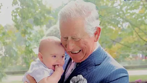 Prințul Charles și Prințul Louis, o imagine care i-a cucerit pe internauți – Dovada că Prințul Charles este un bunic devotat