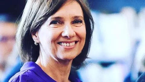 Carmen Iohannis, aspru criticată pentru ținuta purtată la ceremonia dedicată Centenarului Armistițiului: "Femeia vrea să sară-n ochi ca..."