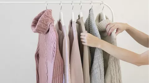 Este trendul momentului! Cum să porți puloverul dacă îți dorești o ținută stylish?