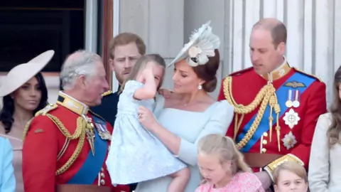 Prințul George și prințesa Charlotte l-au pus în dificultate pe bunicul lor, Prințul Charles