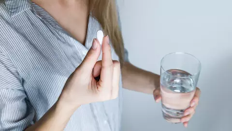 (P) 5 greșeli grave pe care le faci când iei antibiotice
