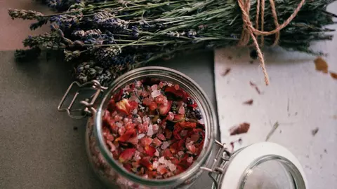 Aromaterapie de Sărbători. Cinci sugestii de arome pentru o seară liniștită de Crăciun