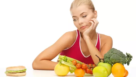 Cum îți dai seama dacă copilul tău ascunde o tulburare de alimentație?