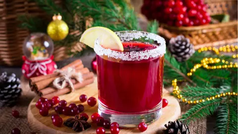 Cocktailuri delicioase pe care le poți prepara de Crăciun. Îți vei surprinde invitații!