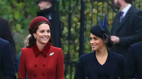 Cum au reușit Meghan Markle și Kate Middleton să ascundă relația tensionată pe care o au? Au părut cele mai bune prietene la slujba de Crăciun!