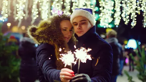 Cele mai frumoase tradiții de Revelion. Ce trebuie să faci în noaptea dintre ani ca să-ți meargă bine anul următor