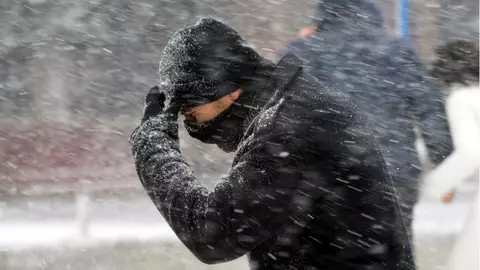 Avertizare meteorologică pentru aproape toată țara. Acestea sunt zonele unde se întorc ninsorile, iar vântul va sufla cu putere