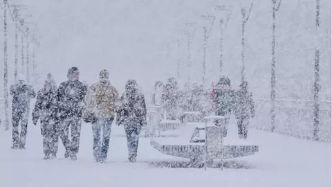 Codul galben de vreme rea a fost prelungit de meteorologi. Ce zone sunt afectate și când expiră avertizarea meteo?