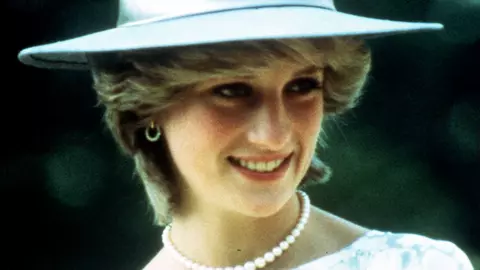 Cum a fost cucerită Lady Diana de iubitul ei, Dodi Al-Fayed?