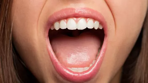 Limba, saliva și gingiile ne trădează starea sănătății