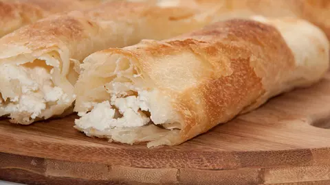Cea mai simplă rețetă de plăcintă dobrogeană cu brânză sărată