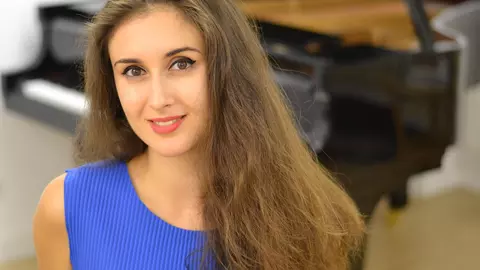 De la Carnegie Hall - New York la București: tânăra pianistă SÎNZIANA MIRCEA concertează la Sala Radio!