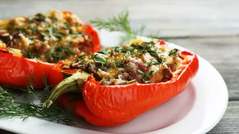 Ardei copți cu sardine și măsline, rețeta pe care să o încerci dacă ești la dietă