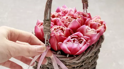 Iată cum se face un aranjament floral de excepție: deschide galeria foto!