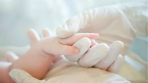 Mesajul mamei bebelușului ucis de gripă: "Gripa l-a omorât în doar 4 zile, i-a mâncat toate organele"