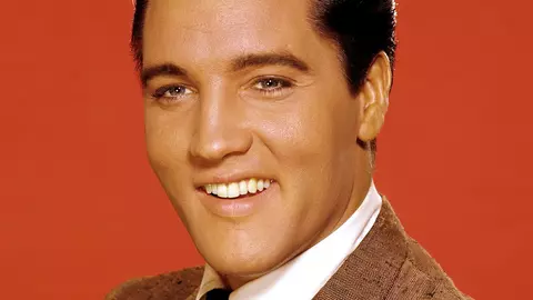 O nouă teorie legată de moartea lui Elvis Presley. Celebrul cântăreț nu ar fi murit în anul 1977