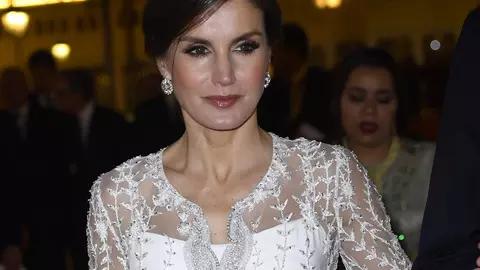 Regina Letizia a Spaniei a strălucit în două ținute de un alb imaculat în vizita oficială pe care a întreprins-o în Maroc