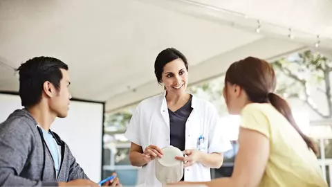 Premieră în medicina din România – Se lansează un curs de pregătire pentru asistente