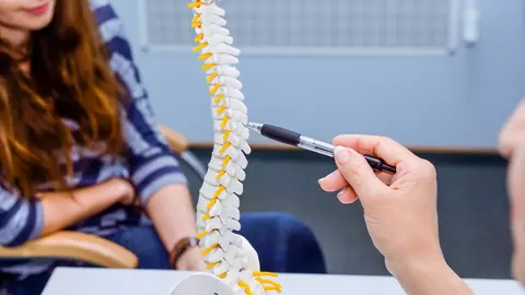 Ce este vertebroplastia și în ce situații este recomandată