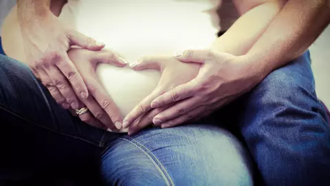 Un medic turc revoluționează fertilizarea in vitro. Femeile de peste 40 de ani sau cele cu probleme de fertilitate au șanse să rămână însărcinate printr-o intervenție simplă!