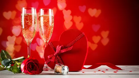 Cele mai frumoase mesaje de Valentine's Day. Surprinde-ți partenerul cu o urare originală