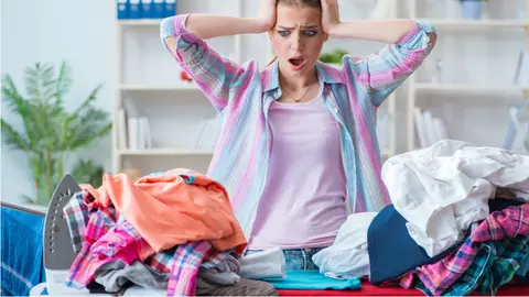 Trucul simplu care te ajută să reduci la jumătate timpul pe care îl petreci călcând rufele