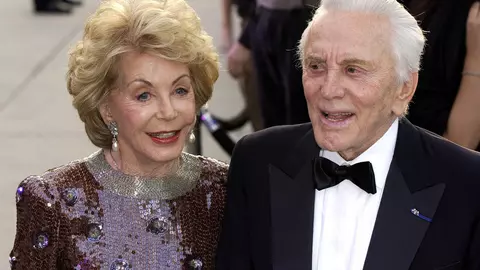 Actorul Kirk Douglas și soția lui, Anne Buydens, 64 de ani de căsătorie. Care sunt secretele longevității cuplului hollywoodian