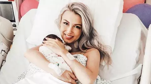Andreea Bălan: “Abia astăzi mi-am luat fetița în brațe, după două zile de luptă ca să trăiesc" – Prima imagine cu fetița artistei