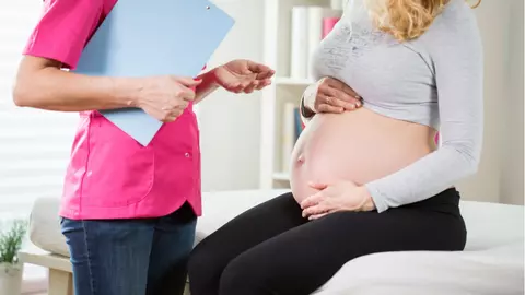 După ani în care s-a chinuit să devină mamă, o femeie a observat că abdomenul ei a început să se mărească. Ce a descoperit după i-a schimbat întreaga viață