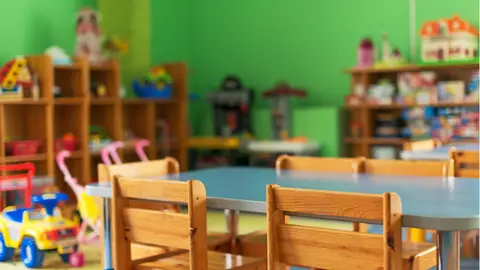 Grădinița devine obligatorie de la vârsta de 5 ani