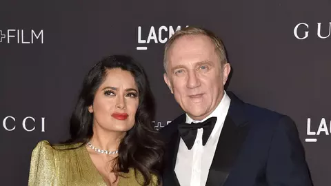 Salma Hayek a chemat stripperi acasă. Ce reacție a avut soțul său?