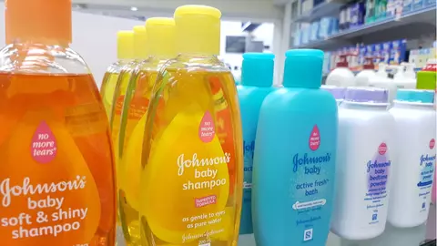 Șamponul pentru copii de la Johnson & Johnson, contaminat cu azbest