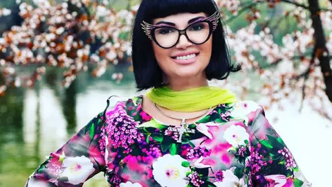 Ozana Barabancea, schimbare radicală de look. Replica unui comentator a făcut-o pe artistă să reacționeze: "Chiar aveam nevoie de confirmarea dvs"