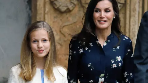 Regina Letizia a Spaniei a strălucit într-o rochie cu imprimeu floral. Lookul primăvăratic a întors toate privirile