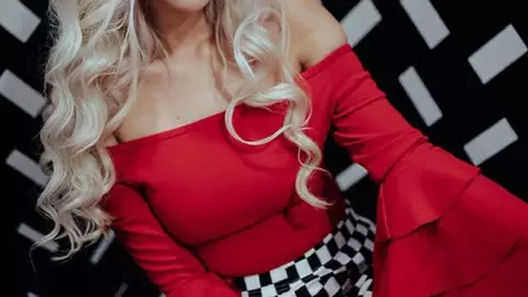 Ea este artista care a rămas însărcinată după ce a băut un ceai de la Ierusalim