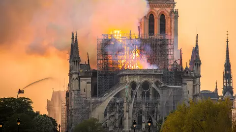 Gabriela Firea va dona timp de trei luni 10% din salariul său pentru refacerea Catedralei Notre-Dame