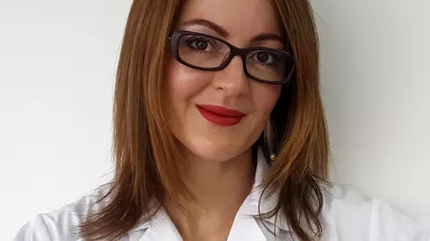 Dr. Angelica Banu, medic specialist chirurgie plastică și microchirurgie reconstructivă, despre rolul colagenului în menținerea tinereții pielii